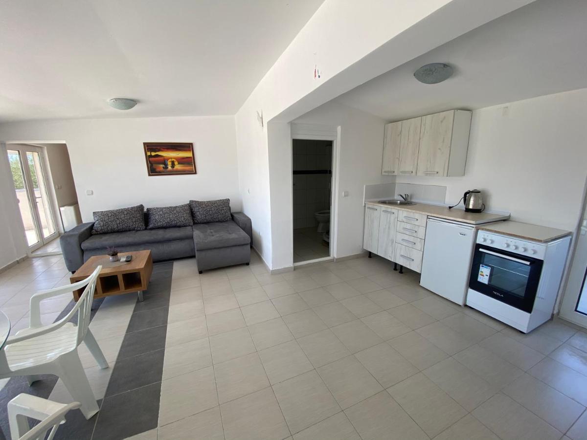 Etna Apartments 울친 외부 사진