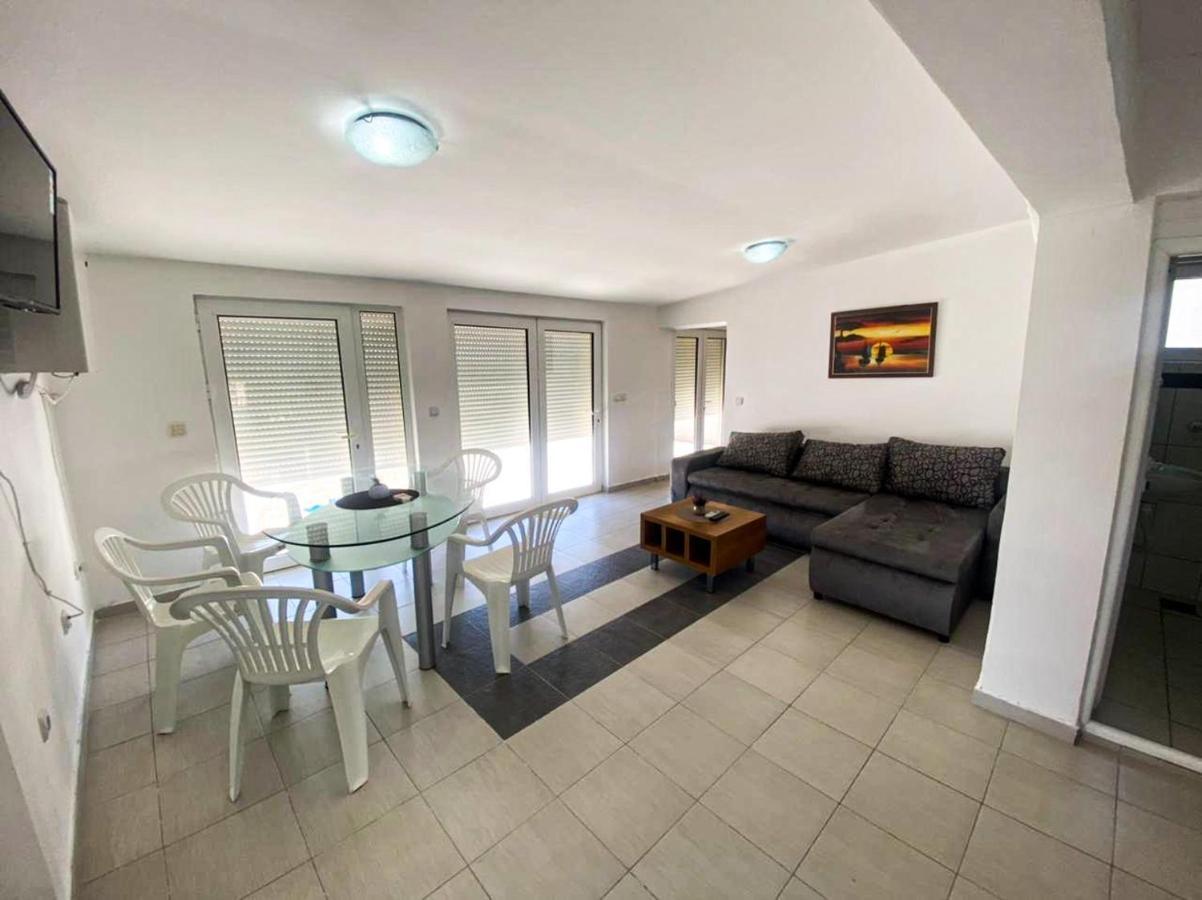 Etna Apartments 울친 외부 사진