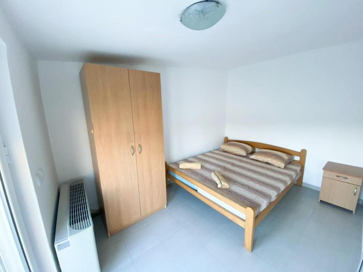 Etna Apartments 울친 외부 사진