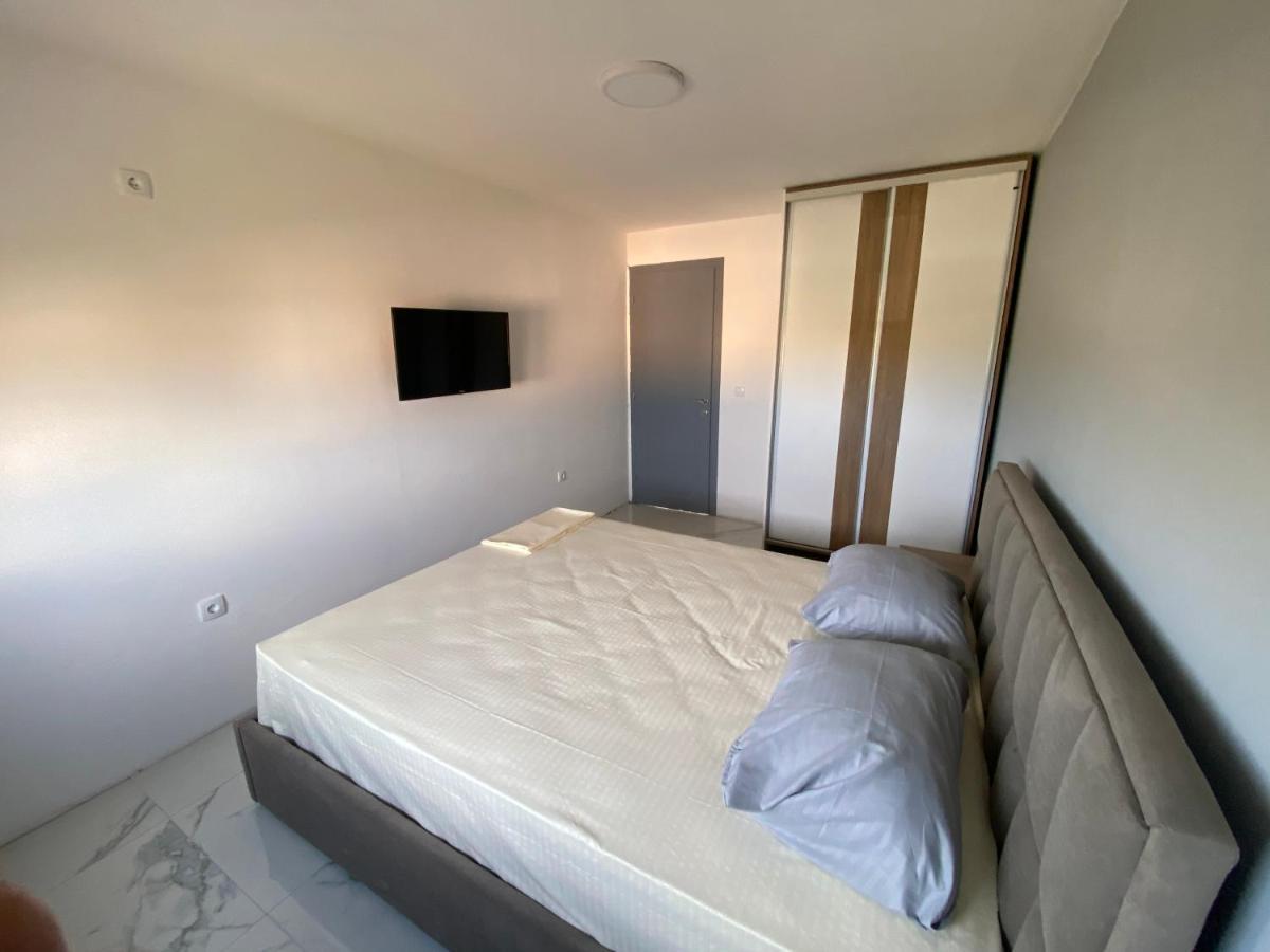 Etna Apartments 울친 외부 사진