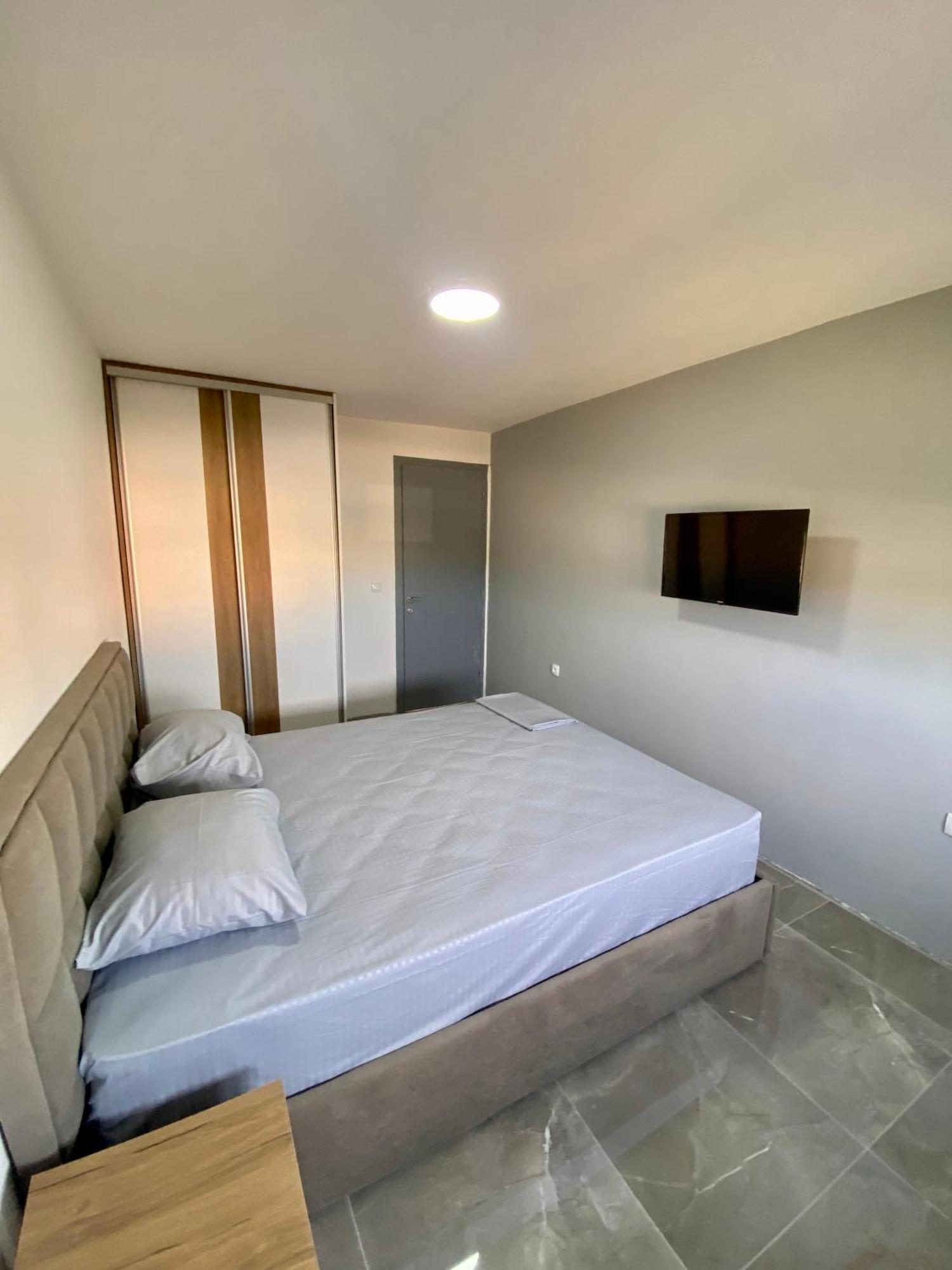 Etna Apartments 울친 객실 사진