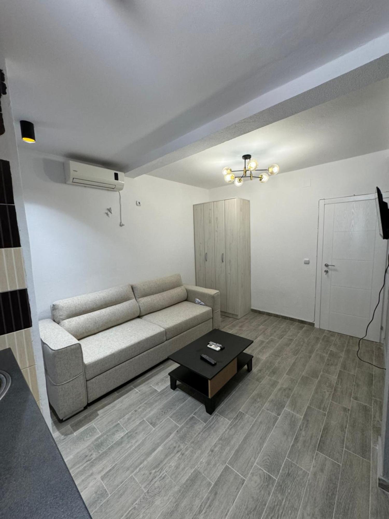 Etna Apartments 울친 외부 사진