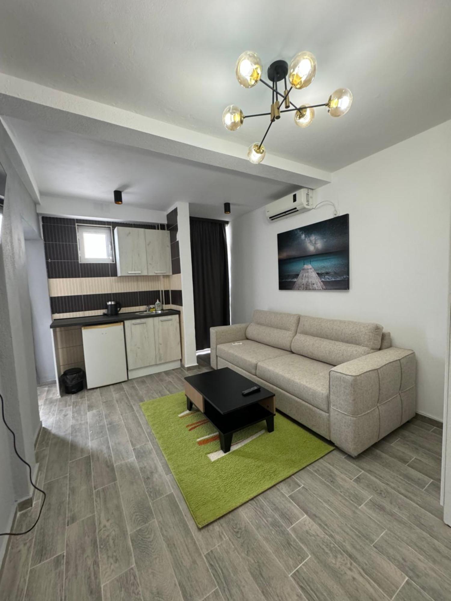 Etna Apartments 울친 외부 사진