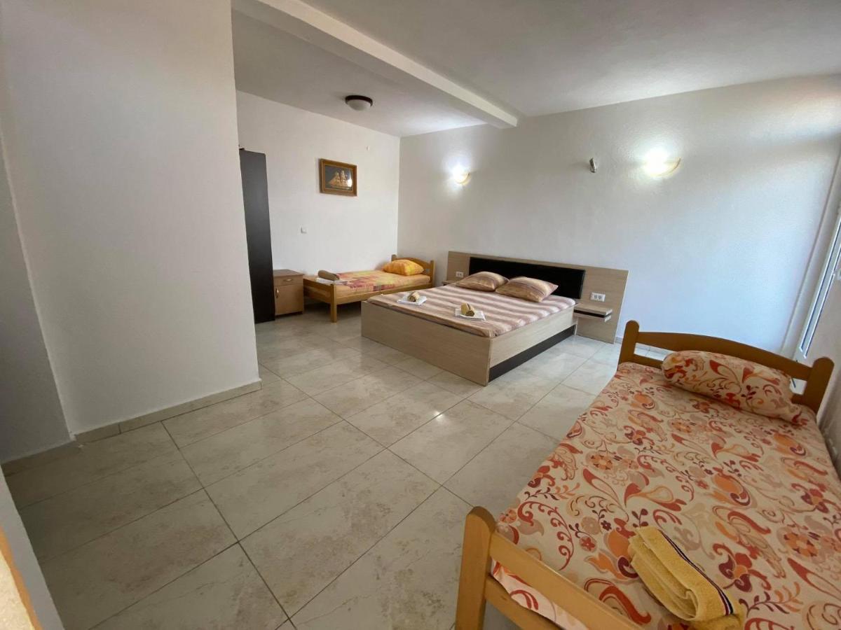 Etna Apartments 울친 외부 사진